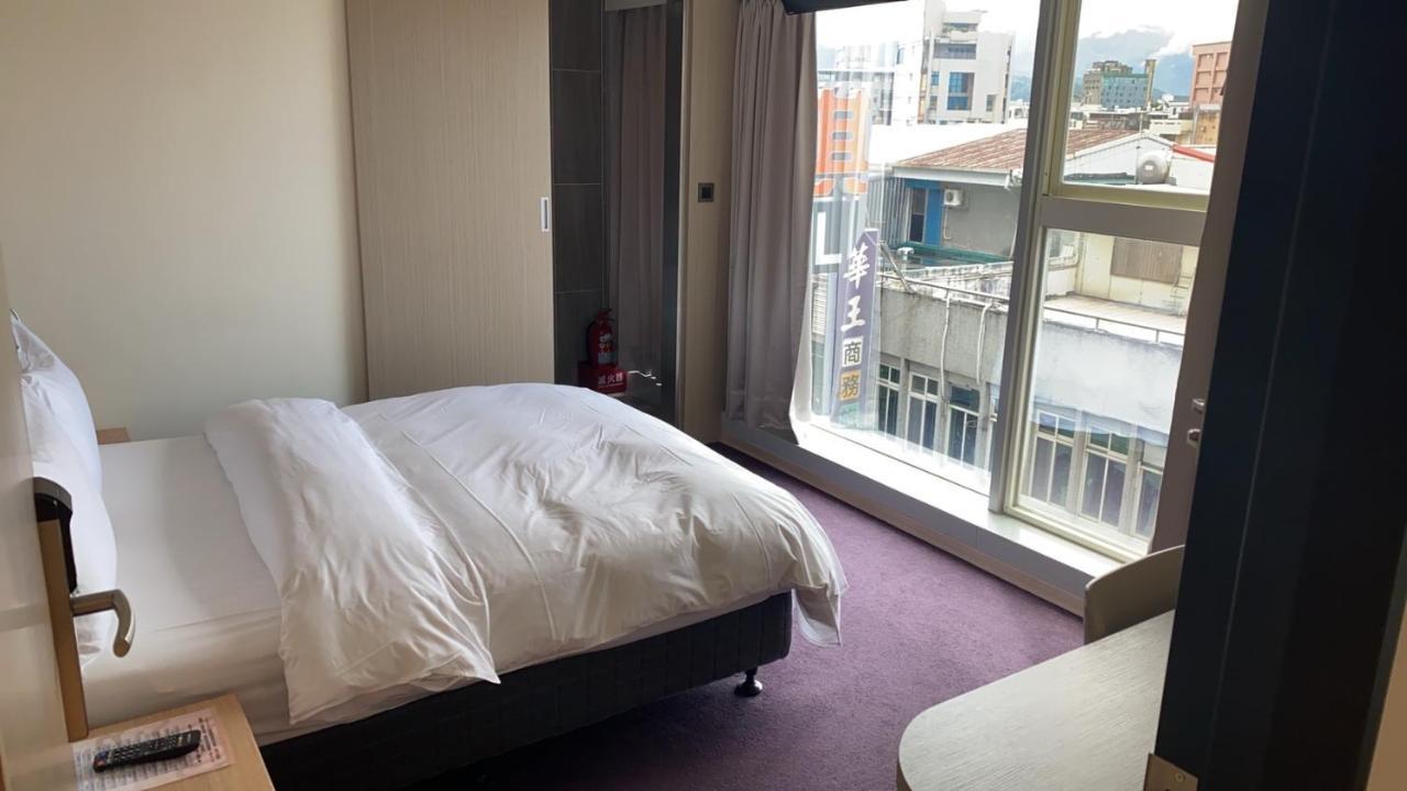 Michi Hotel - Luodong Exterior photo
